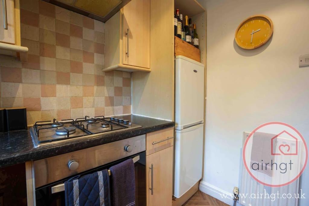 Stay With Airhgt @ Luxe Apartment In Central Harrogate Buitenkant foto